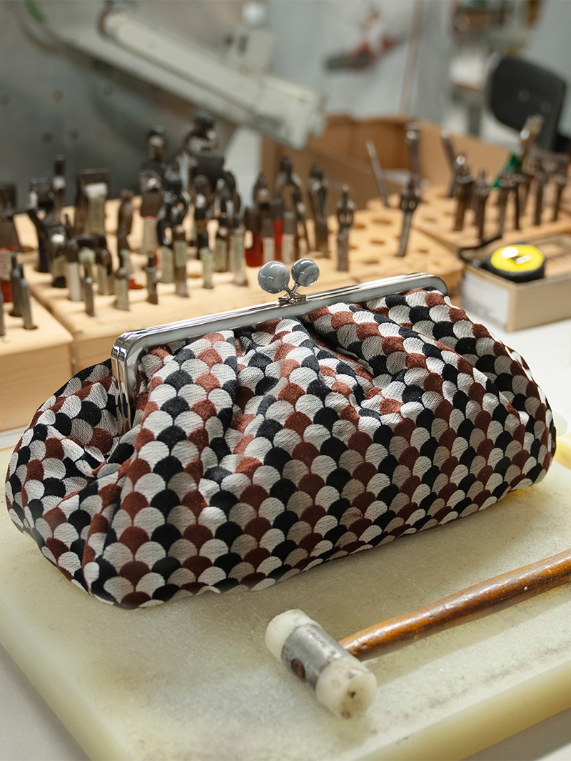 Making Off Pasticcino Bag Weekend